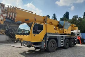 Mobile cranes