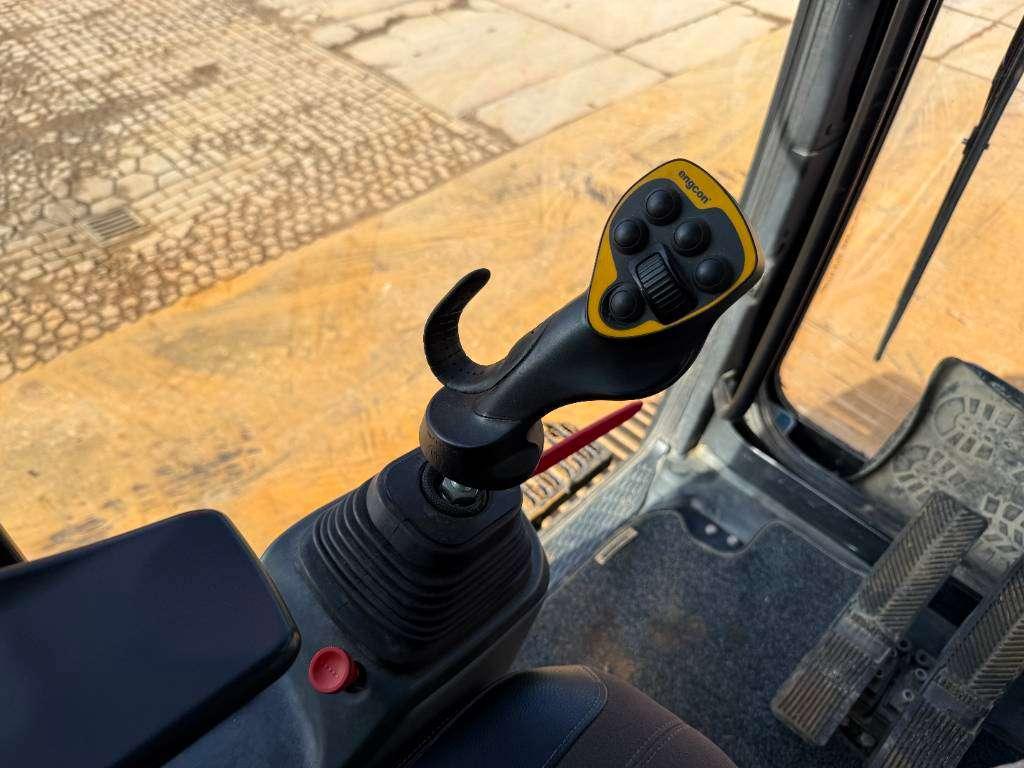 Liebherr R930 LC V - FULL SPEC / OilQuick / Joystick Ride Photo 10