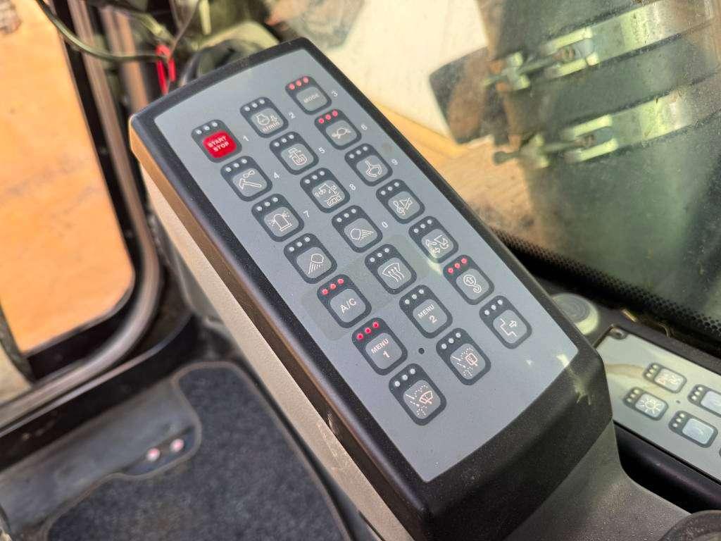 Liebherr R930 LC V - FULL SPEC / OilQuick / Joystick Ride Photo 17