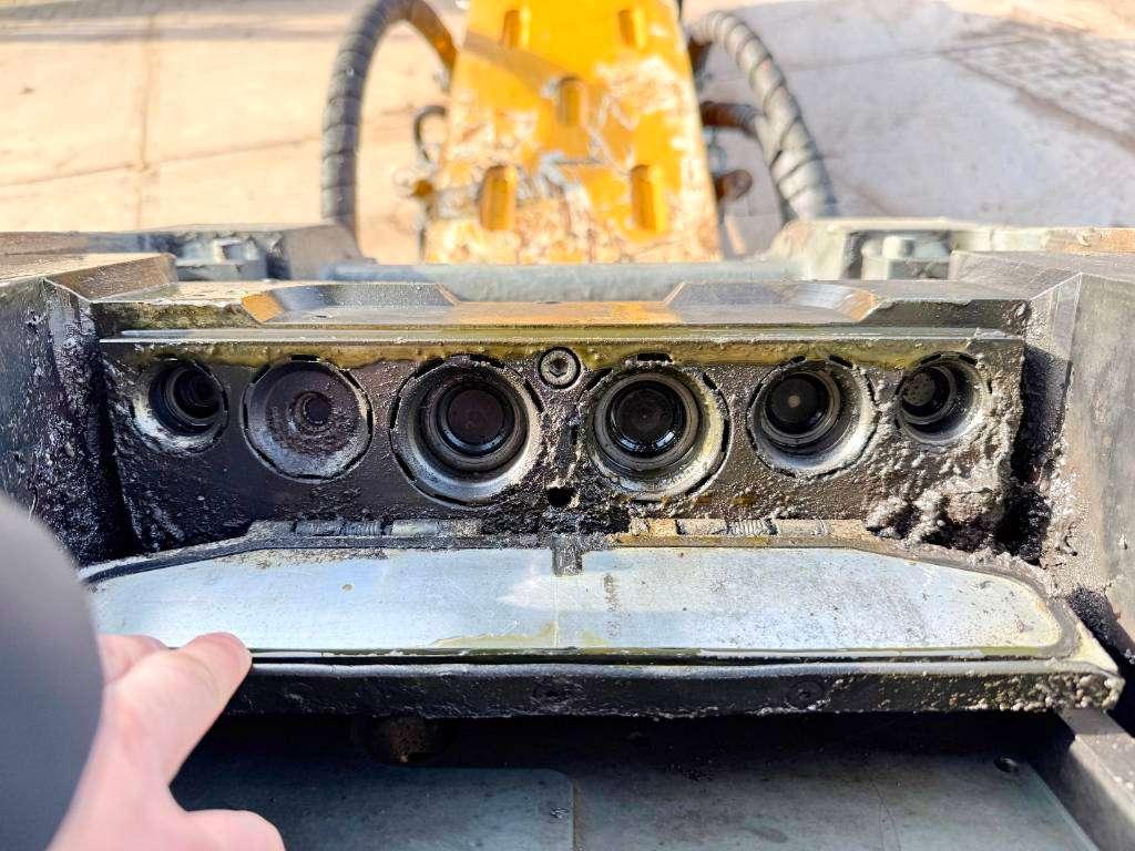 Liebherr R930 LC V - FULL SPEC / OilQuick / Joystick Ride Photo 24