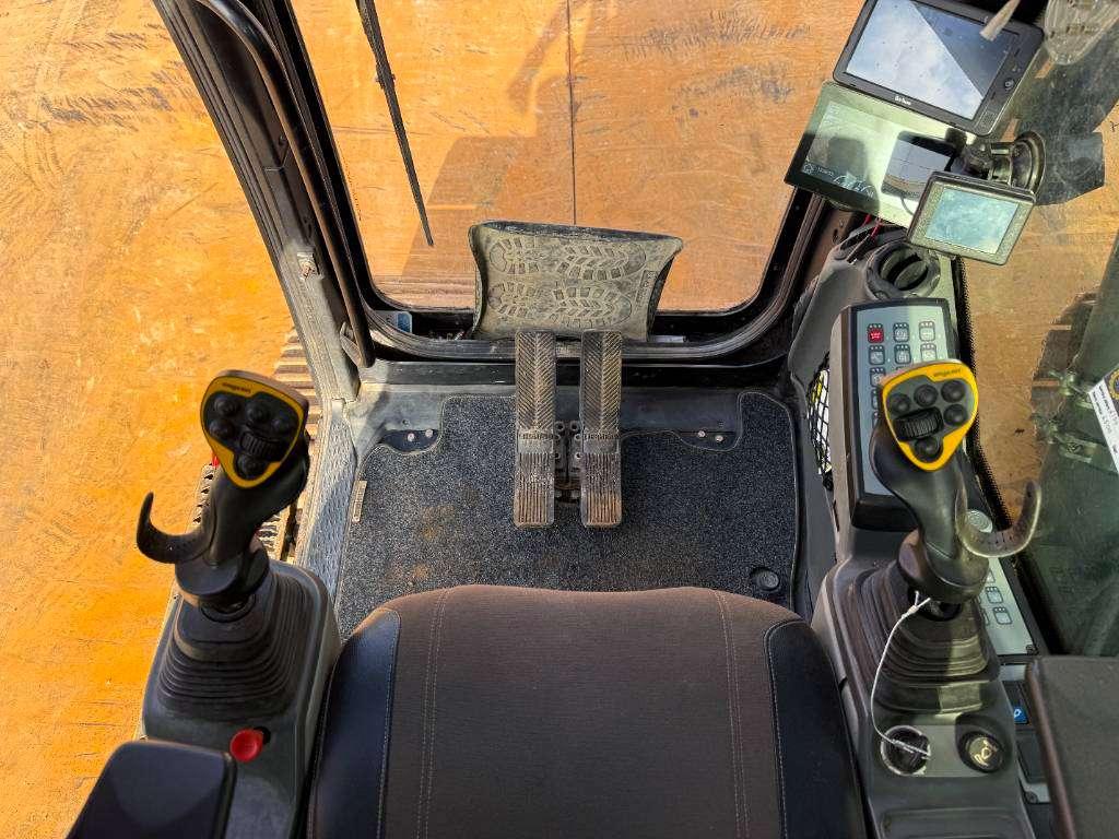 Liebherr R930 LC V - FULL SPEC / OilQuick / Joystick Ride Photo 9