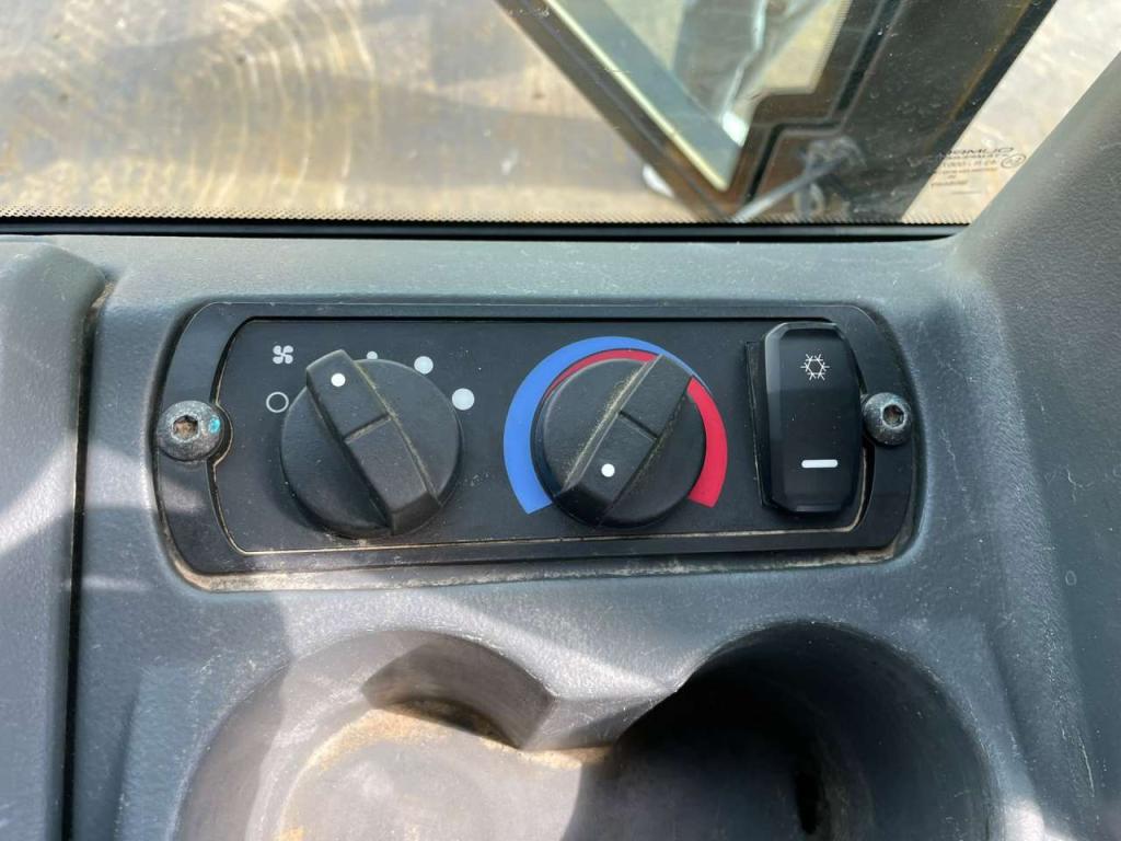 Caterpillar D2 LGP 12A | LEICA GPS Photo 27