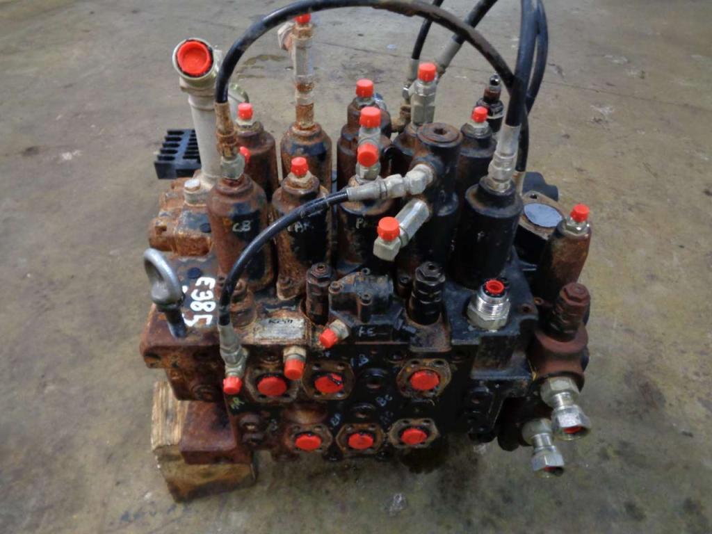 Hydraulic distributor for New Holland E 385 B Photo 1