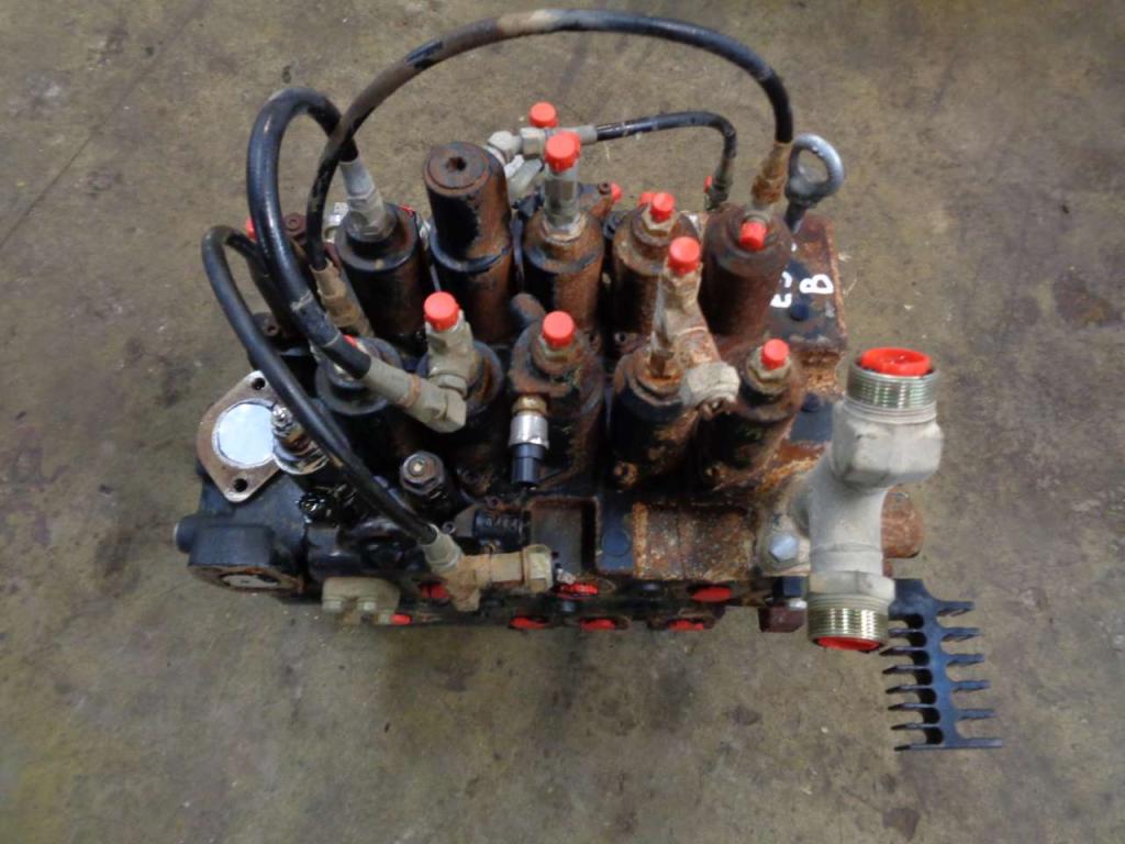 Hydraulic distributor for New Holland E 385 B Photo 3