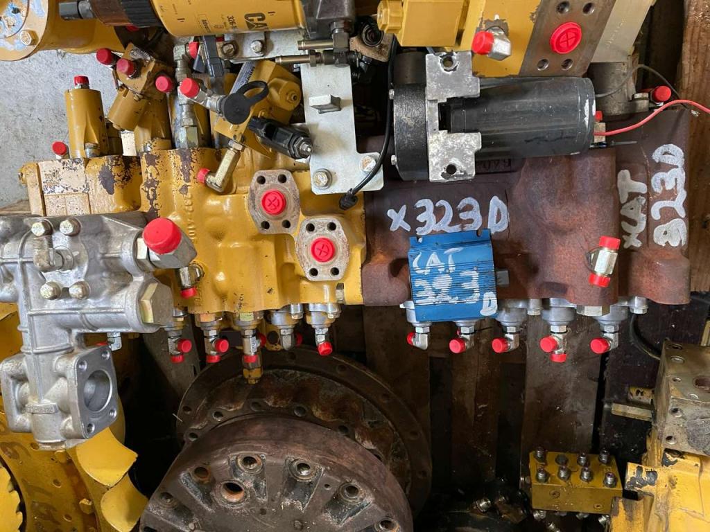Caterpillar Hydraulic distributor for Caterpillar 323d Photo 1