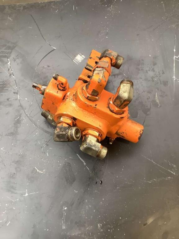 Hydraulic distributor for Fiat Hitachi EX 235 Photo 1