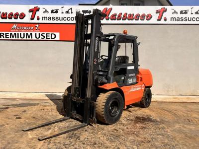 Toyota 7FD 40 sold by Massucco T. Srl