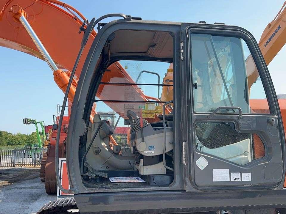 Hitachi ZX240N-3 Photo 11
