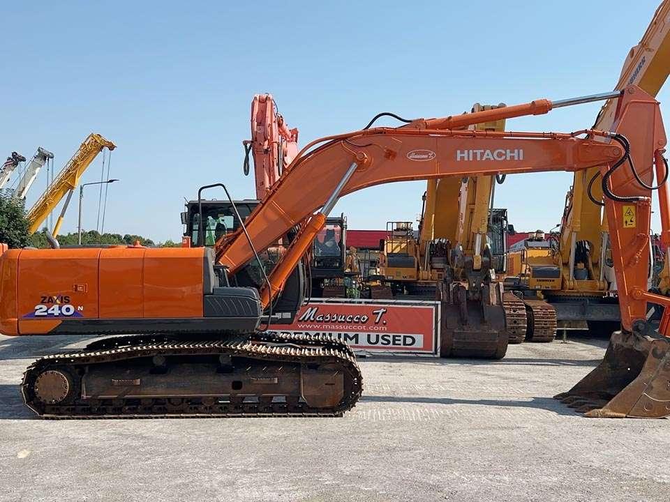 Hitachi ZX240N-3 Photo 19