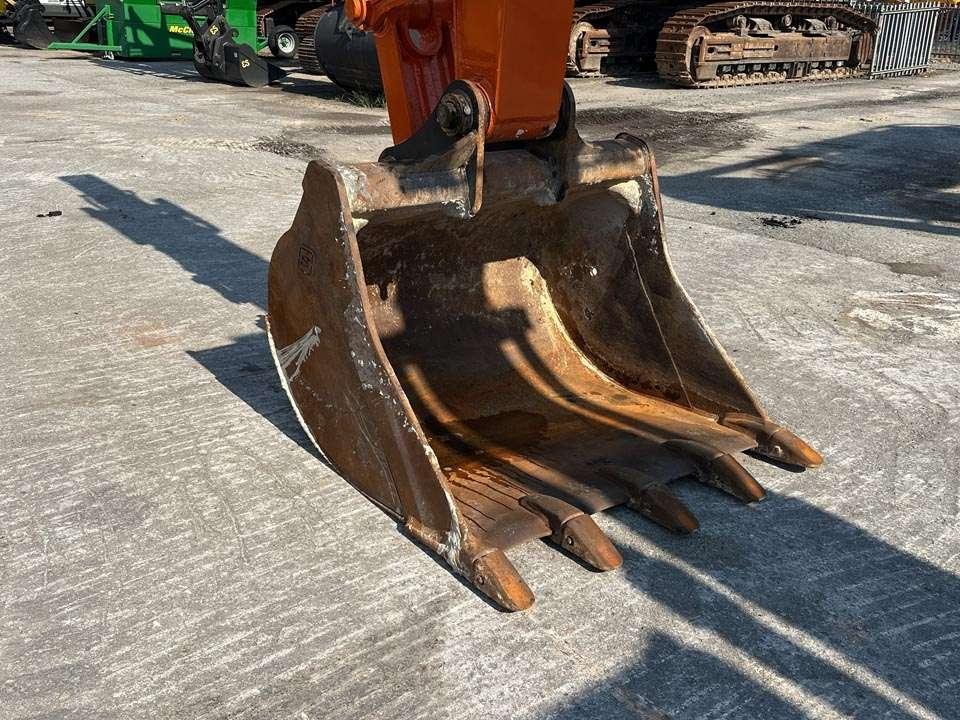 Hitachi ZX240N-3 Photo 7