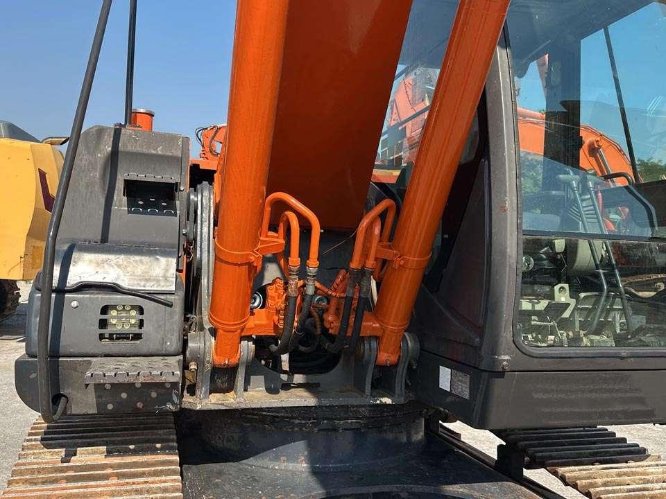 Hitachi ZX240N-3 Photo 8