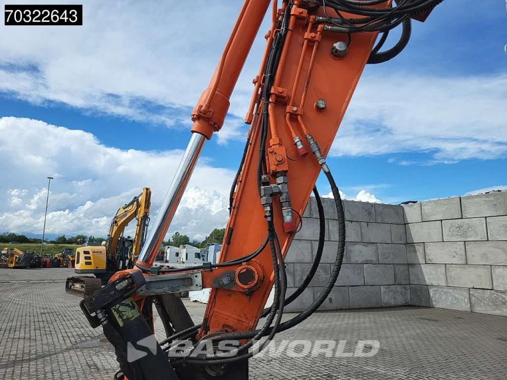 Hitachi ZX140W -5B Photo 10