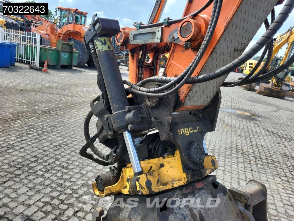 Hitachi ZX140W -5B Photo 12