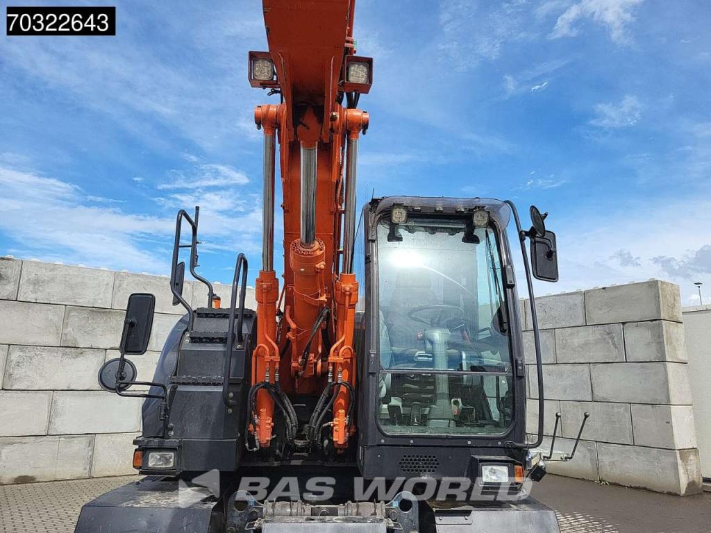 Hitachi ZX140W -5B Photo 8