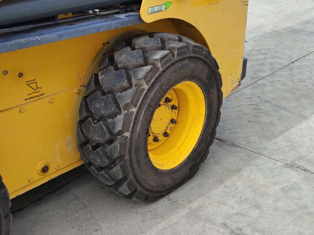 Gehl R 260 Photo 14