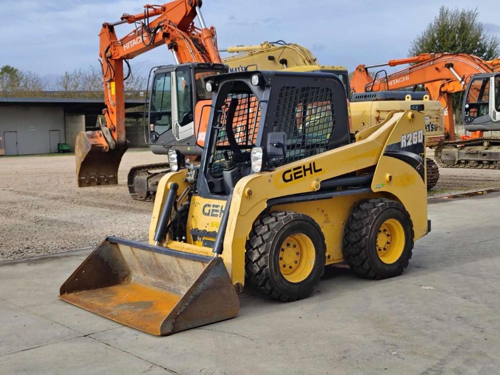 Gehl R 260 Photo 2