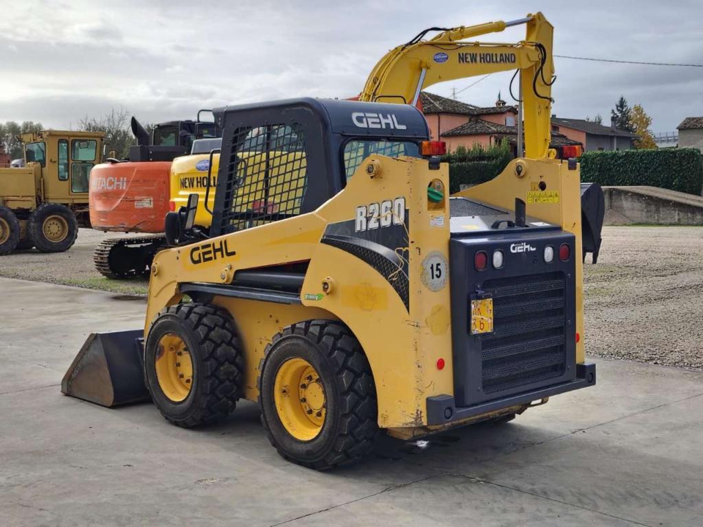 Gehl R 260 Photo 3