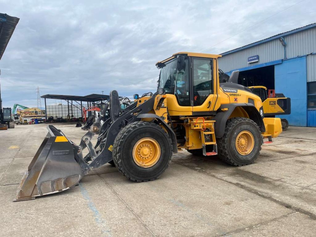 Volvo L90H Photo 2