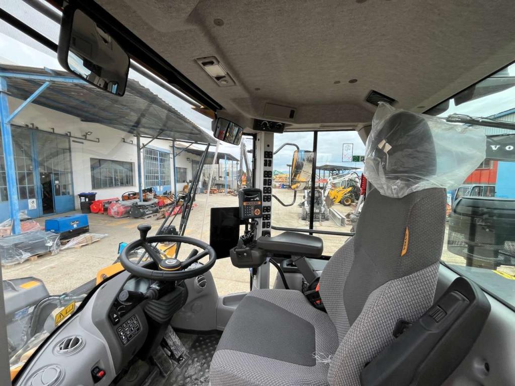 Volvo L90H Photo 7