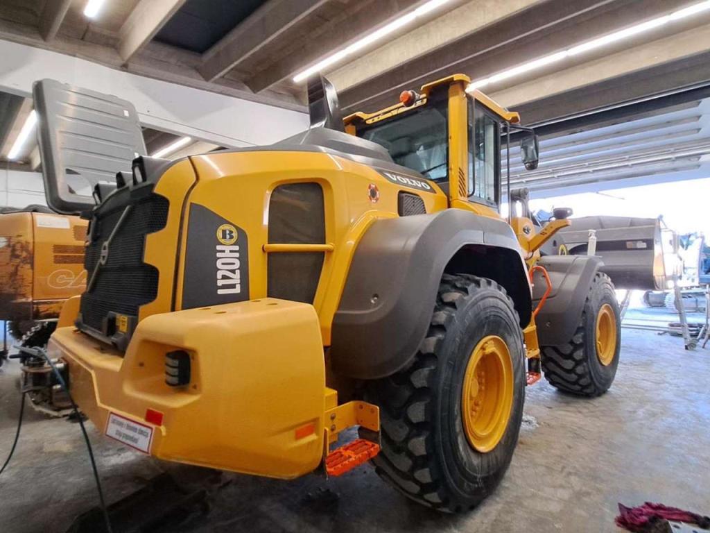Volvo L120H Photo 16