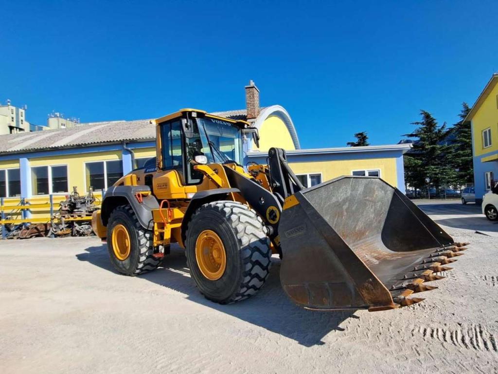 Volvo L120H Photo 8