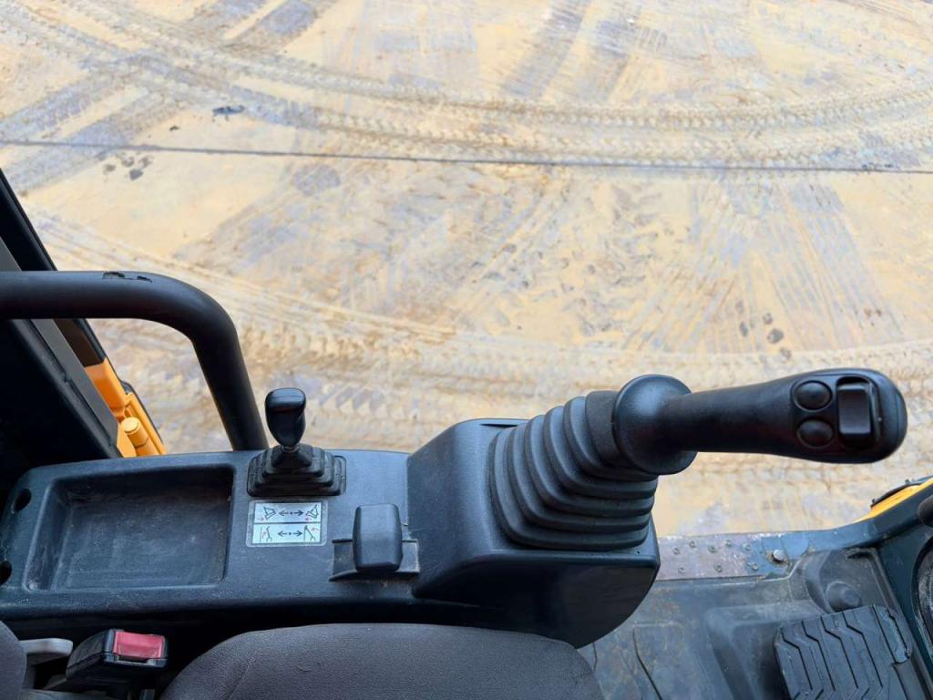 Hyundai Robex 180W-9A Photo 23