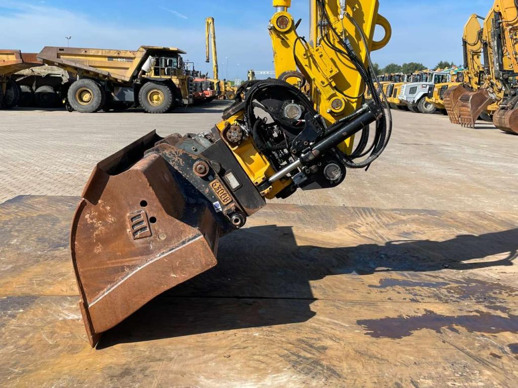 Hitachi ZX225USLC-6 Photo 10