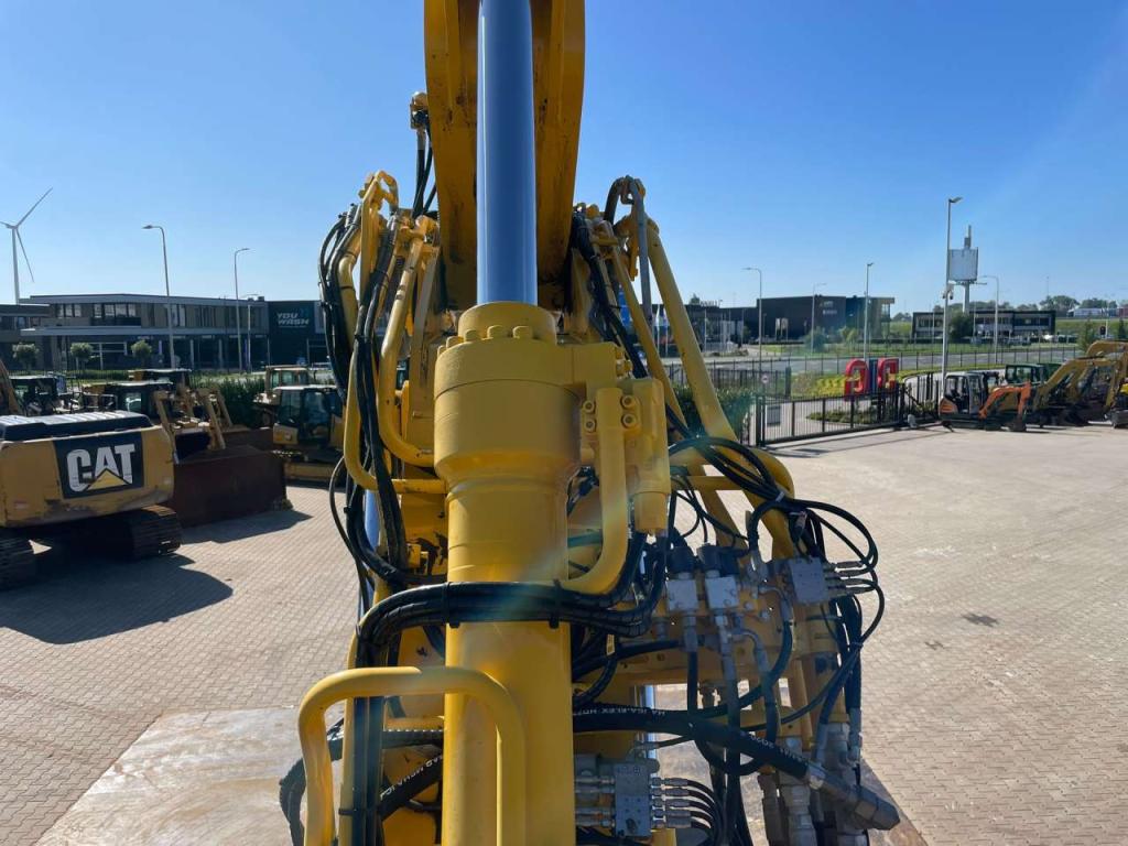 Hitachi ZX225USLC-6 Photo 11
