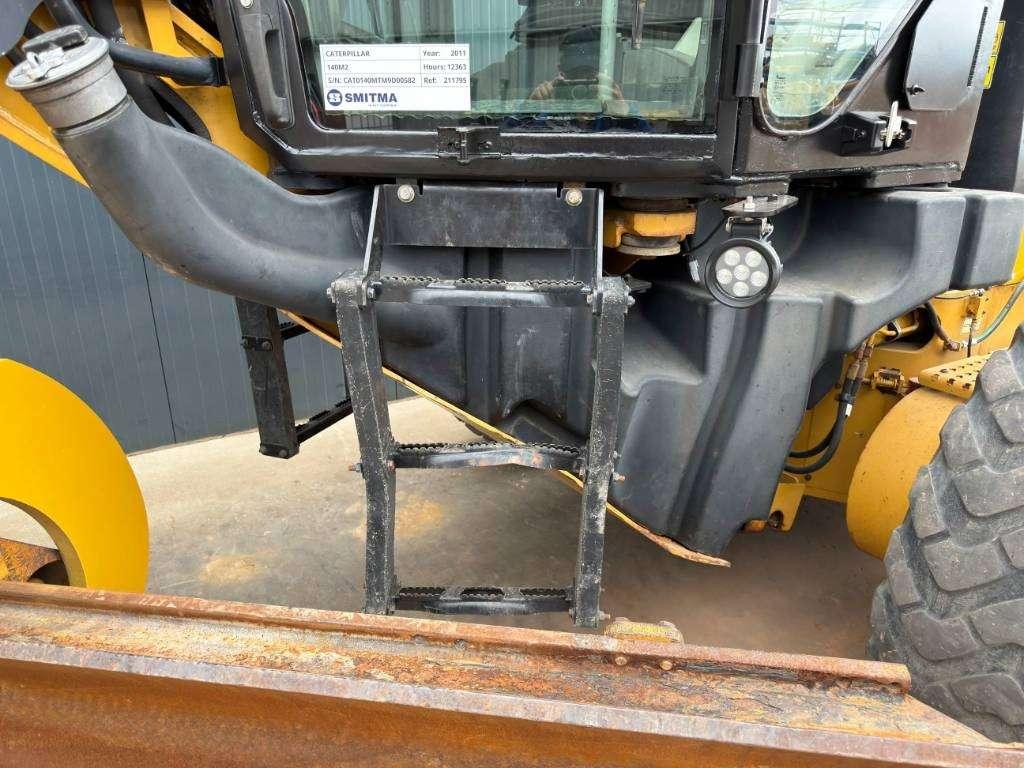 Caterpillar 140M2 Photo 9