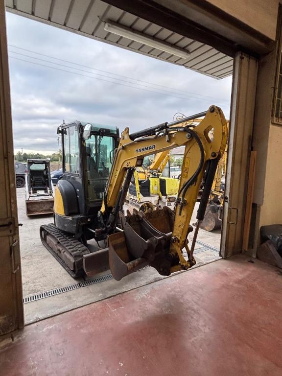 Yanmar Vio 25 Photo 4