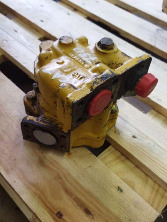 Hydraulic pump for Caterpillar 730 Photo 3