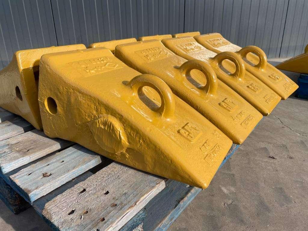 Caterpillar 365 / 374 / 385 / 390 Tips Photo 4