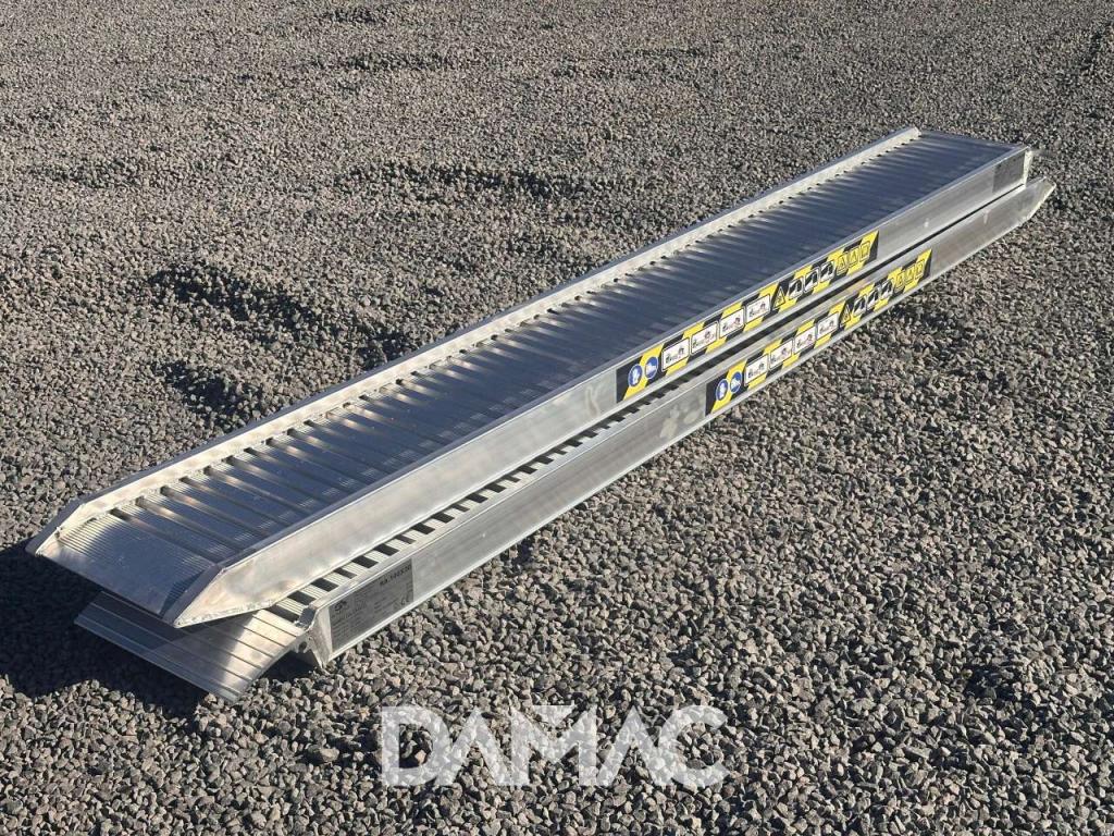 Damac 115x30 Photo 1