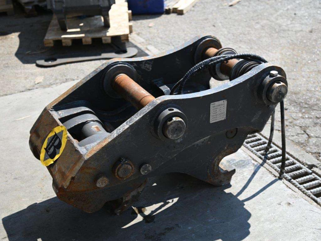 BQC 09 UNI90 for 26-35 ton excavators Photo 8