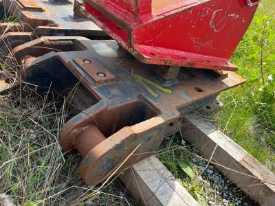 S2 for 25-32 ton excavators Attachment plate sold by Balavto