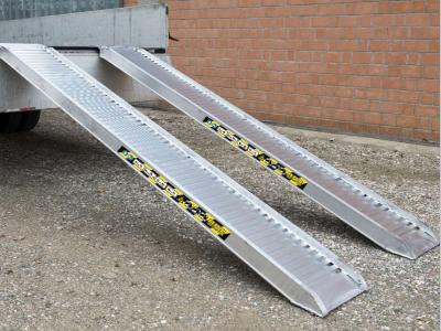 Coppia di rampe in alluminio Lunghezza 3.500 mm - Portata 2.100 kg sold by Progetto Rampe