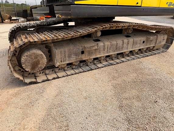 New Holland E245C Photo 13
