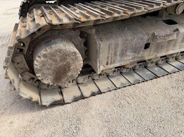 New Holland E245C Photo 15