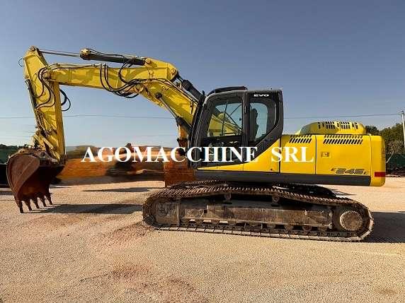 New Holland E245C Photo 3