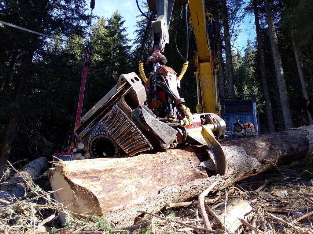 New Holland E245B Photo 10
