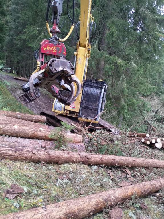 New Holland E245B Photo 5