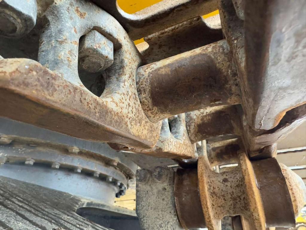 Komatsu HB215LC-1 HB Photo 11