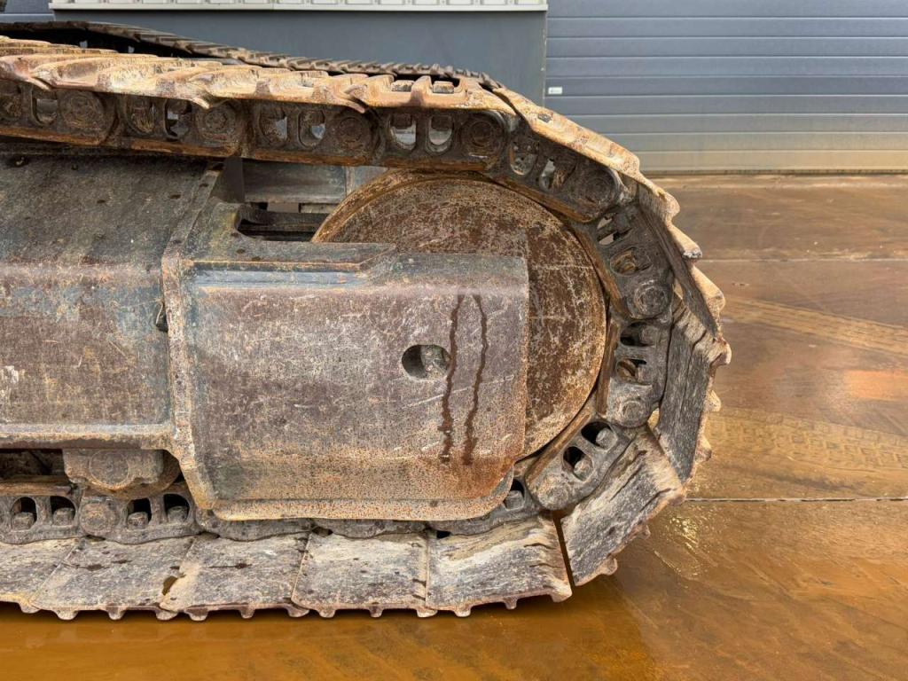 Komatsu HB215LC-1 HB Photo 16