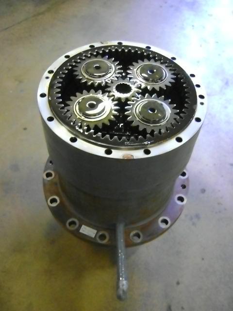Swing drive for New Holland E 385 Photo 2
