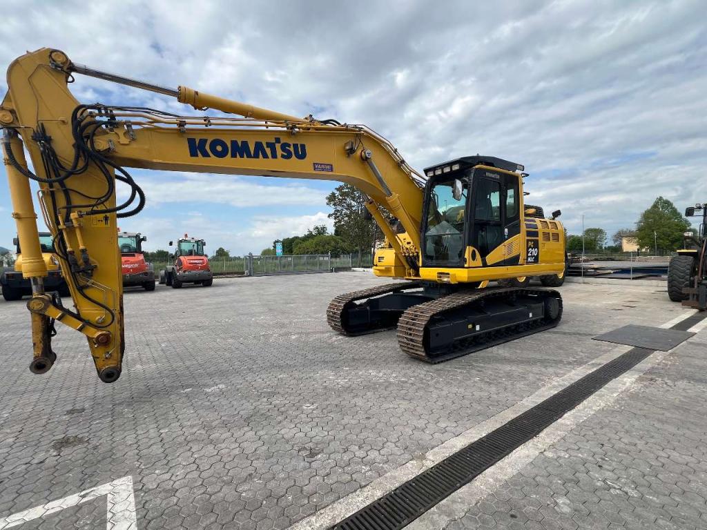 Komatsu PC210NLC-11 Photo 1