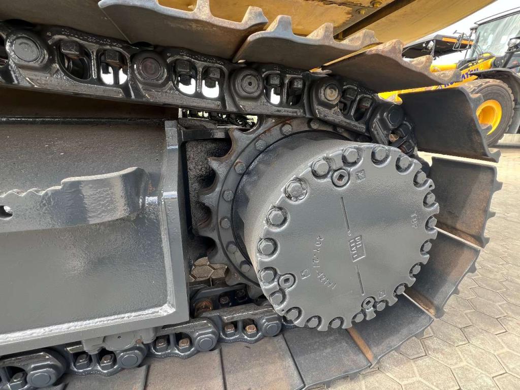 Komatsu PC210NLC-11 Photo 15