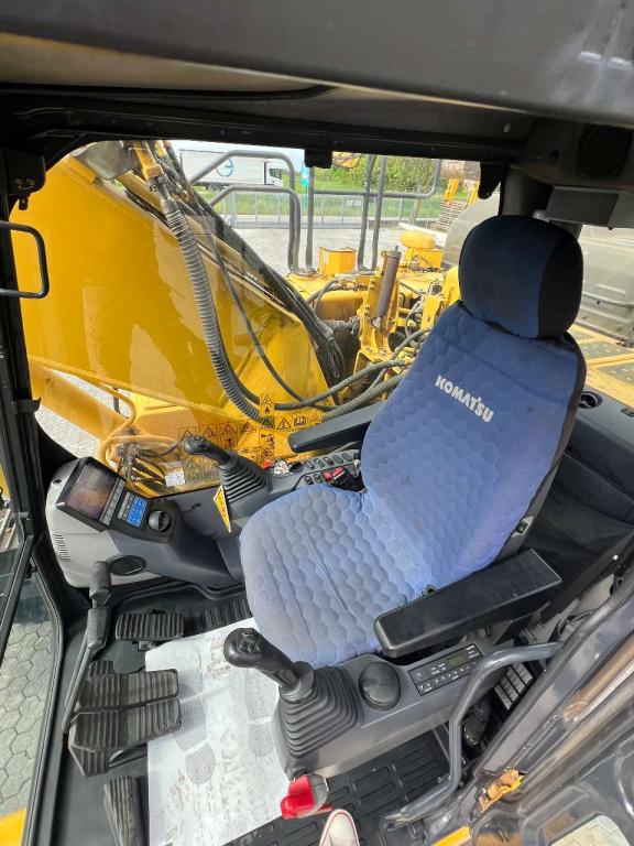 Komatsu PC210NLC-11 Photo 18