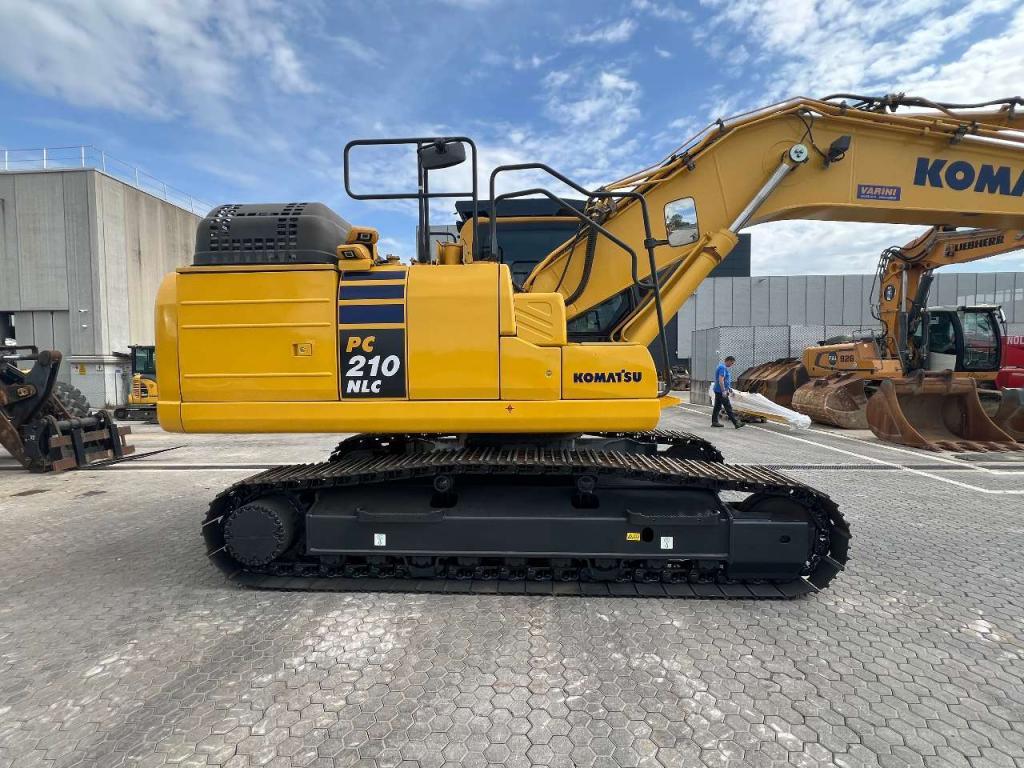 Komatsu PC210NLC-11 Photo 6