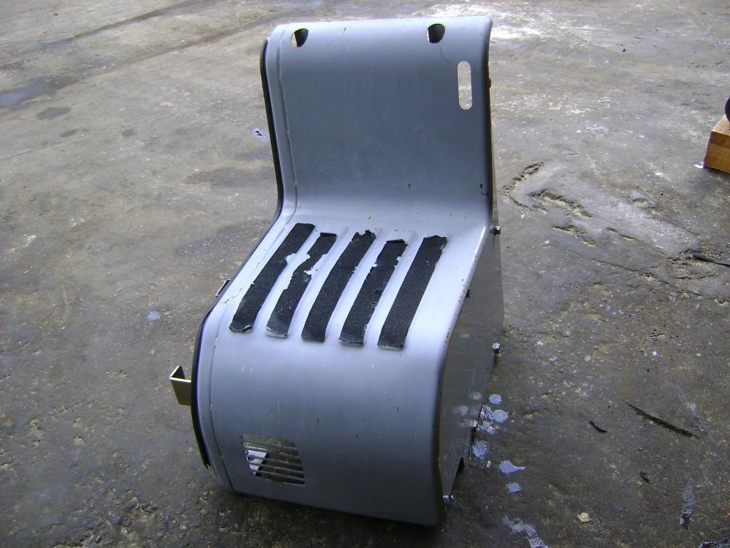 Hood and body panel for New Holland E 165 Photo 1