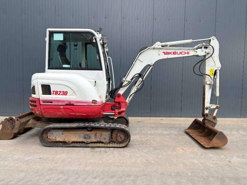Takeuchi TB230 Photo 26